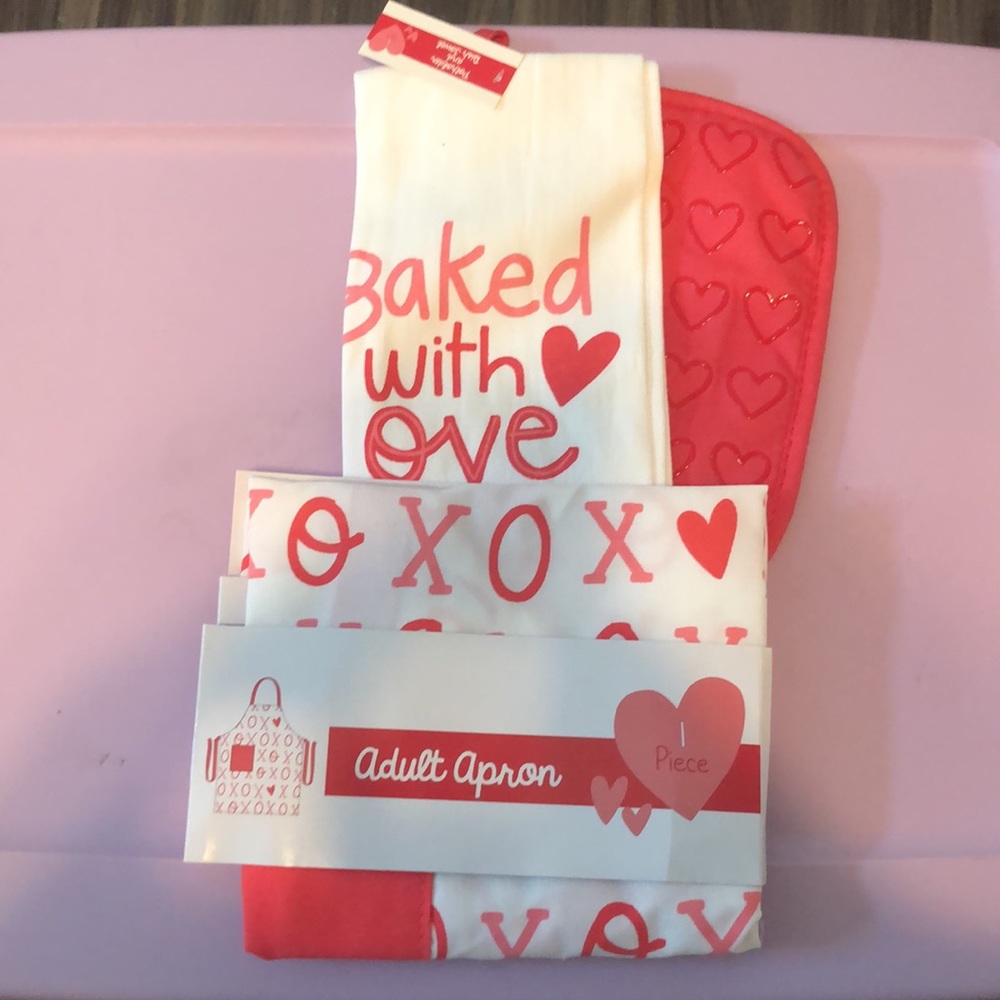 ❤️Super Cute Adult Apron, Potholder & Dish Towel set❤️❤️NWT - Picture 3 of 4